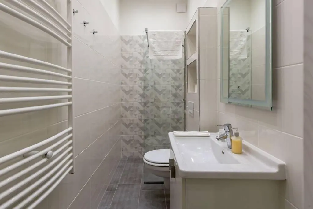 Premium Apartment By Hi5 - Central 1 Bedroom Budapest Hungría